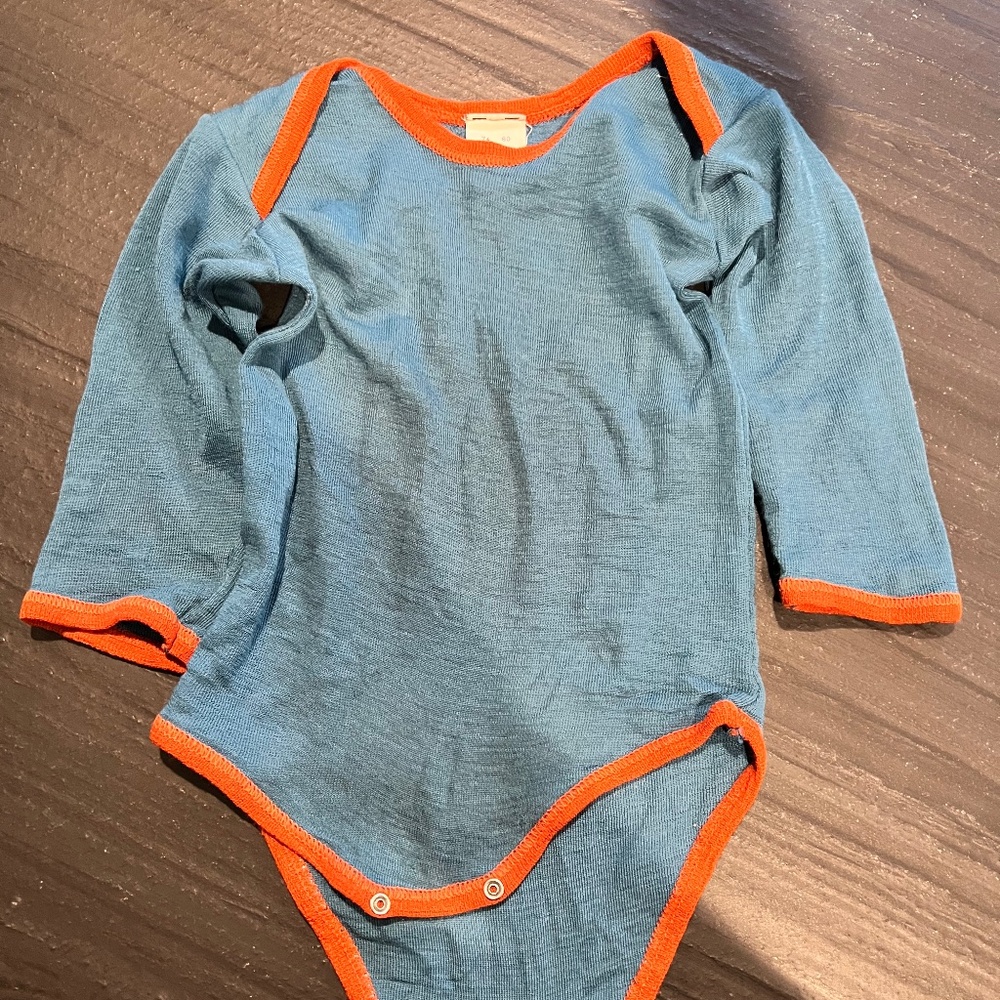 Hocosa wool/silk long sleeve onesie